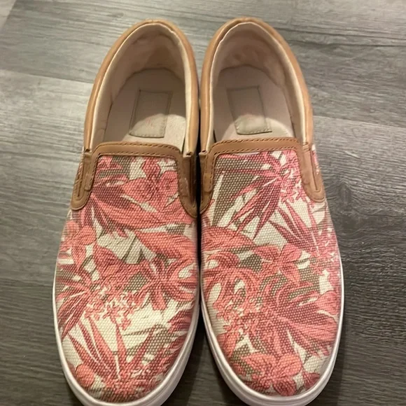 UGG® Tropical Blush Fierce Island Floral Slip-On Sneaker - Women,9/40!NWT - Picture 4 of 8